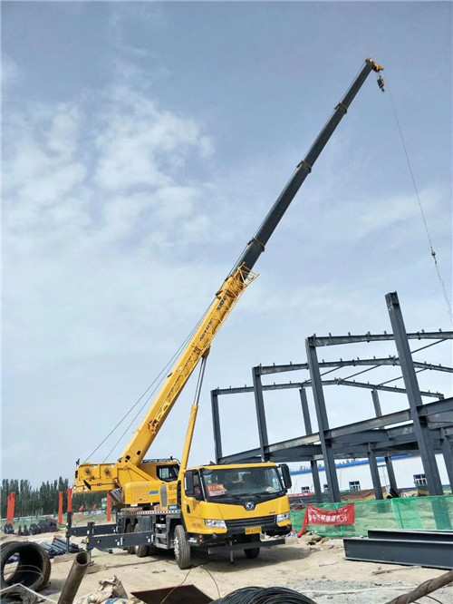 禄丰县超高层建筑钢结构吊装案例